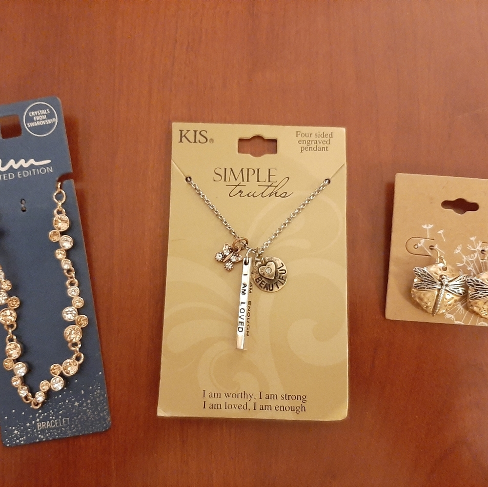 Jewelry lot of 3